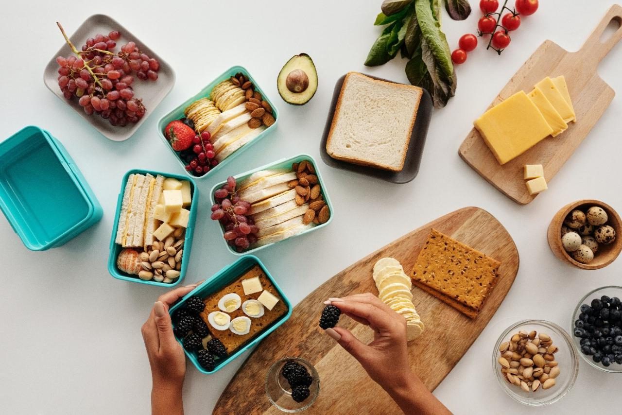Demystifying the Balanced Plate: A Step-by-Step Guide to Everyday Nutrition: supporting editorial scene 1
