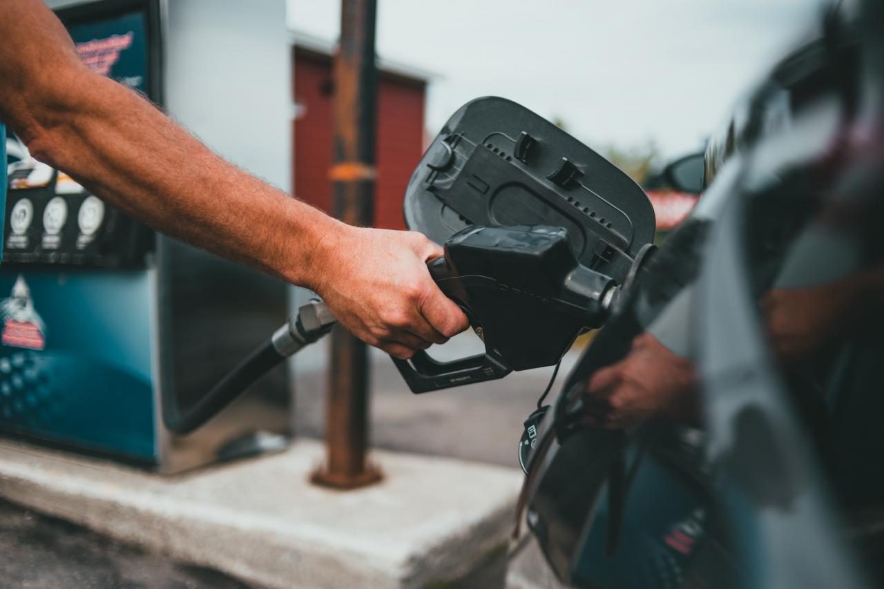 Navigating Gas Tax Holidays: How Temporary Fuel Relief Affects Your Wallet: supporting editorial scene 1