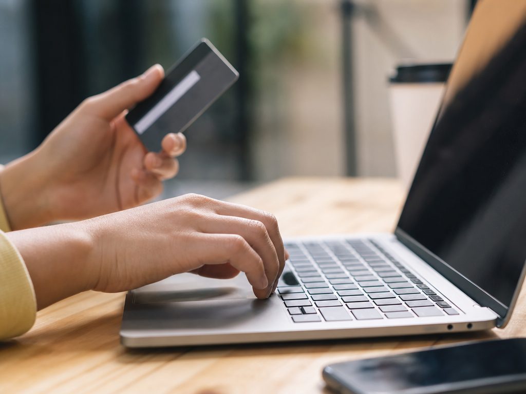 A step-by-step flowchart detailing the credit card dispute process under the Fair Credit Billing Act (FCBA).