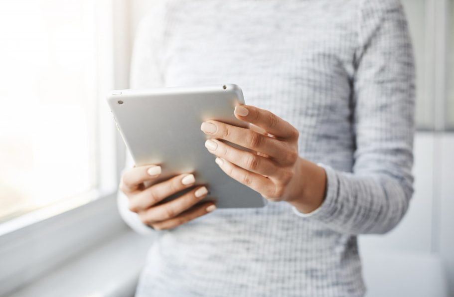 The Tablet Traveler: How to Plan, Navigate, and Stay Entertained on a Single Device: supporting editorial scene 1